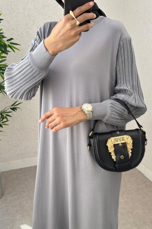 Kolları Simli Triko Elbise 14500 - GRİ Kolları Simli Triko Elbise 14500 - GRİ