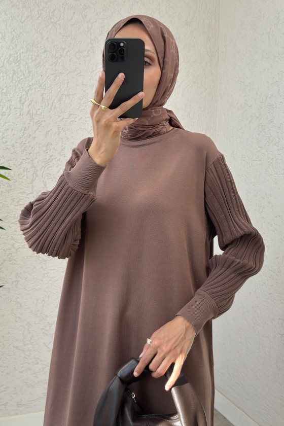 Kolları Simli Triko Elbise 14500 - KESTANE RENGİ Kolları Simli Triko Elbise 14500 - KESTANE RENGİ