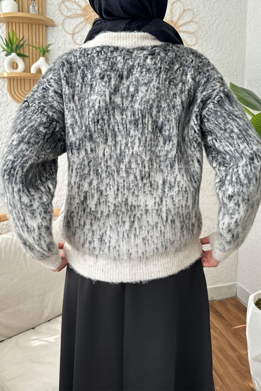 Taş Detaylı Sakallı Triko Kazak 1454 - KREM Taş Detaylı Sakallı Triko Kazak 1454 - KREM