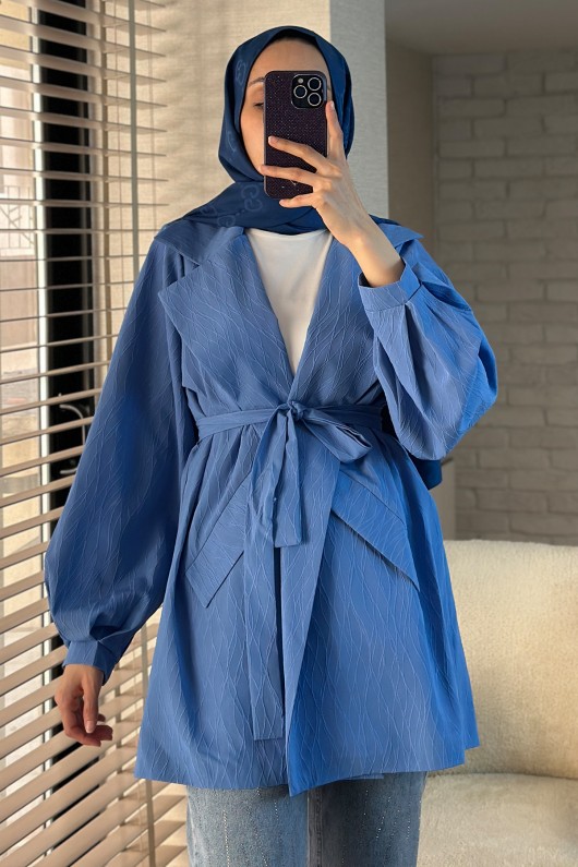 2090 Kabartma Desenli Trençkot - MAVİ