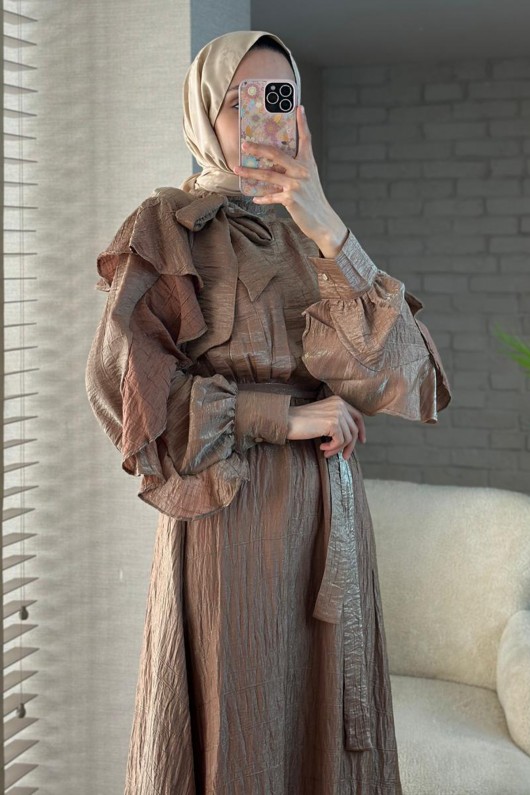 2092 Fiyonk Yakalı Elbise - TABA