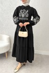 Nakışlı Kat Kat Elbise 2224 - SİYAH Nakışlı Kat Kat Elbise 2224 - SİYAH
