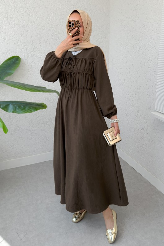 Büzgü Bağcıklı Tesettür Elbise 2319 - KAHVERENGİ