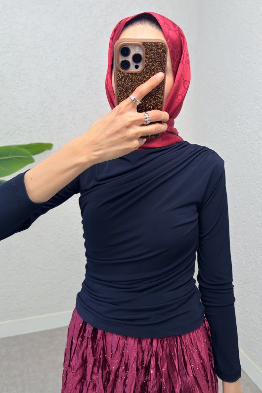 Büzgülü Tesettür Bluz 24204 - LACİVERT Büzgülü Tesettür Bluz 24204 - LACİVERT