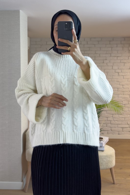 4002 Sarmal Örgülü Triko Kazak - KREM