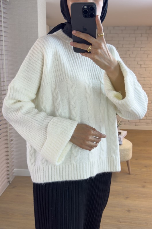 4002 Sarmal Örgülü Triko Kazak - KREM