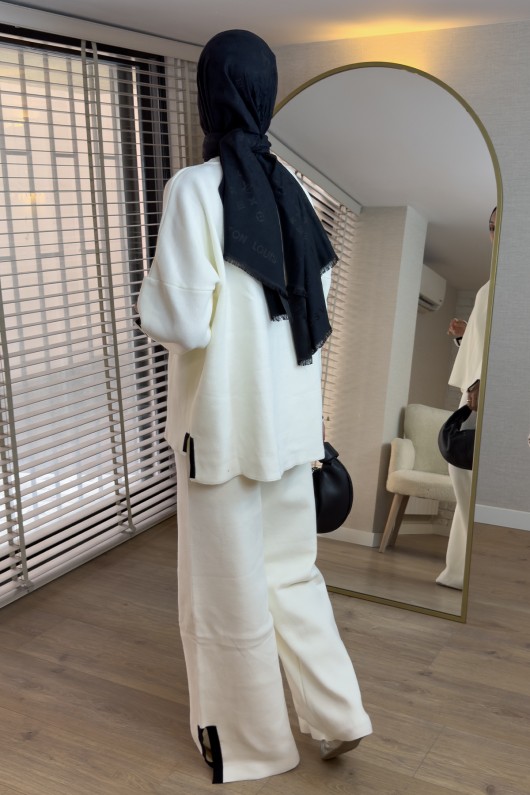 7115 Yırtmaç Detaylı Triko Takım - KREM