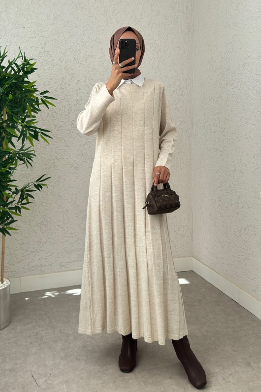 Çizgili Pliseli Triko Elbise 0010 - EKRU Çizgili Pliseli Triko Elbise 0010 - EKRU