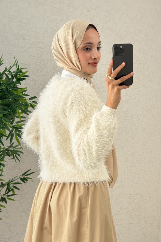 Kayık Yaka Sakallı Triko Kazak 07359 - EKRU Kayık Yaka Sakallı Triko Kazak 07359 - EKRU